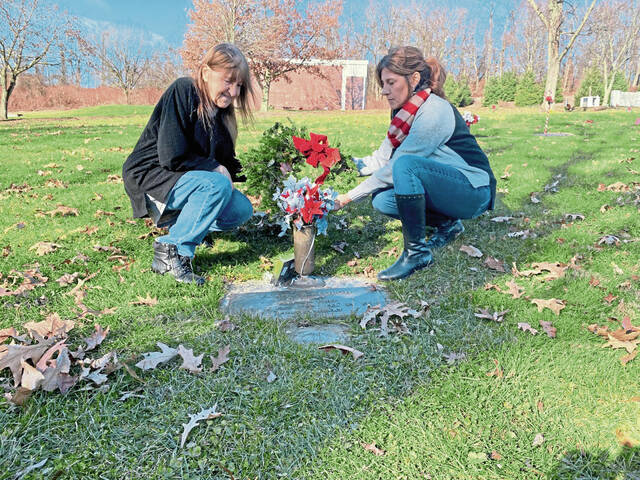 9064309_web1_gtr-NHJenWreaths2