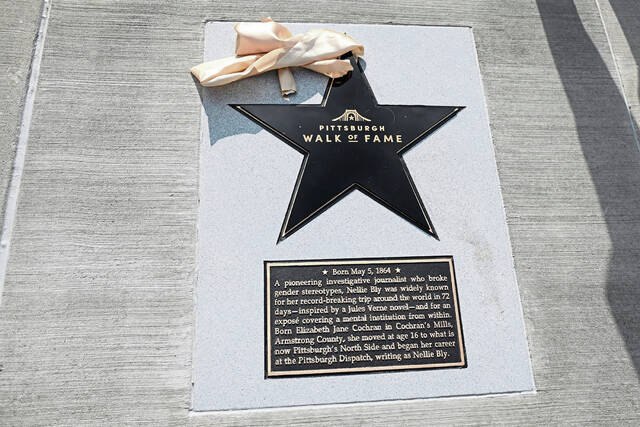 9064729_web1_ptr-WalkFameReveal002-102125