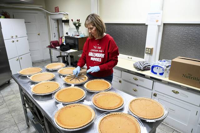 9066990_web1_gtr-OtterbeinDinner001-112625