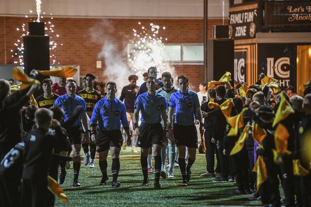 9067060_web1_ptr-ShallenbergerRiverhounds002-113025