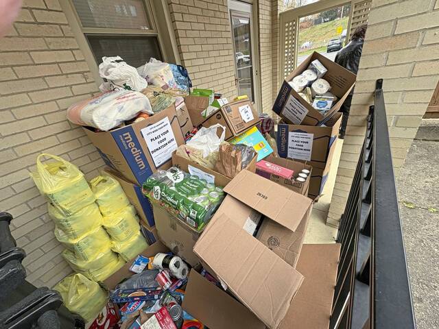 9067543_web1_gtr-gbgfooddonation