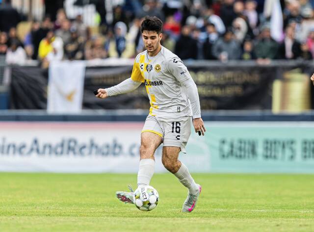 9070051_web1_ptr-hounds3-112325