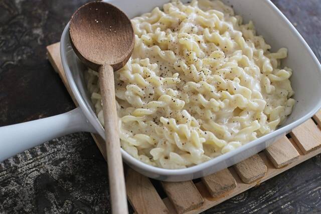 9071043_web1_web-macandcheese00