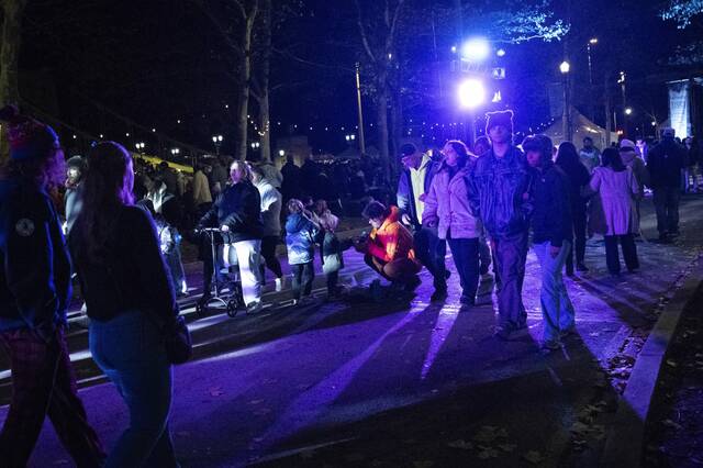 9071716_web1_PTR-lightupnight25-112325