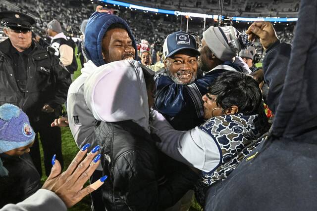 9071804_web1_AP25327135949759