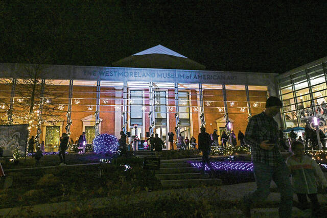 9072391_web1_gtr-winterlights007-111525