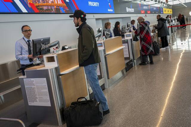 9074284_web1_ptr-holidaytravel18-112525