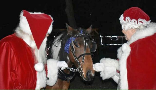 9074299_web1_her-guyasutachristmas-111722