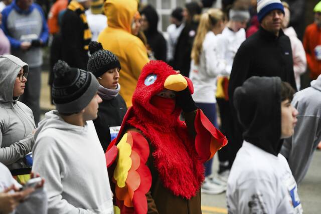 9074411_web1_gtr-GbgTurkeyTrot001-112825