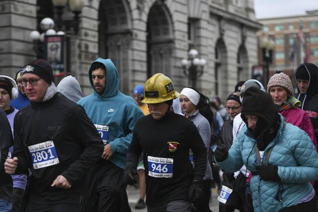 9074411_web1_gtr-GbgTurkeyTrot002-112825