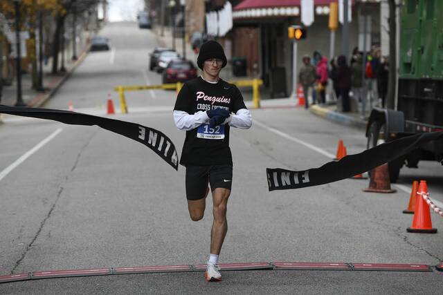 9074411_web1_gtr-GbgTurkeyTrot003-112825