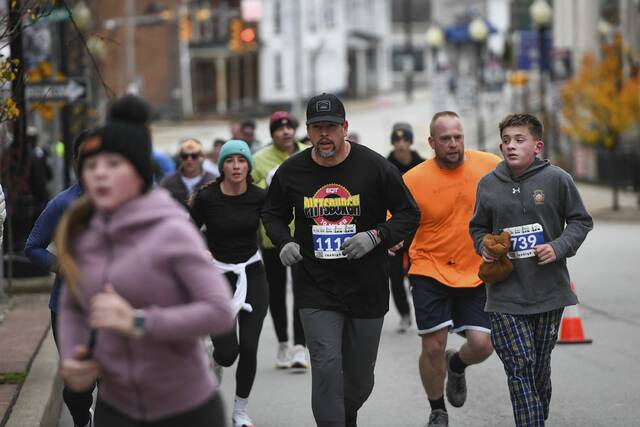 9074411_web1_gtr-GbgTurkeyTrot005-112825