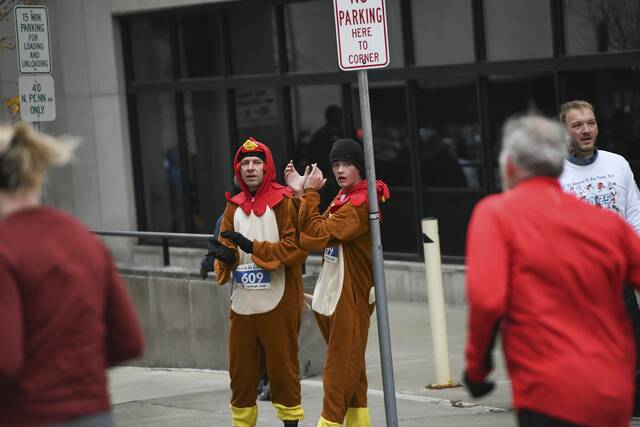 9074411_web1_gtr-GbgTurkeyTrot006-112825