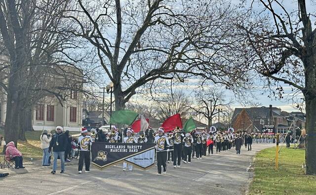 9074596_web1_vnd-harrisonparade-120824