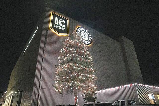 9074717_web1_vnd-ICLightNight-112525