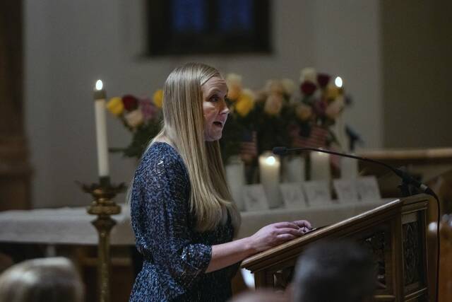 9074928_web1_gtr-gratitudeceremony002-112525