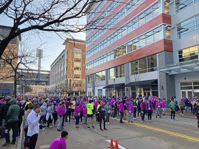 9076710_web1_ptr-PghTurkeyTrotB-112522