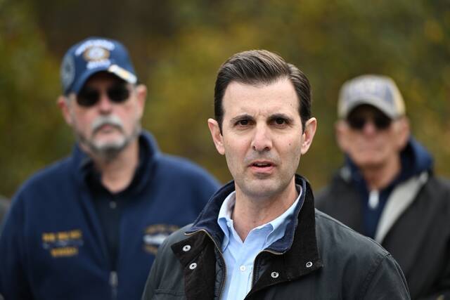 9078318_web1_AP25296786411837