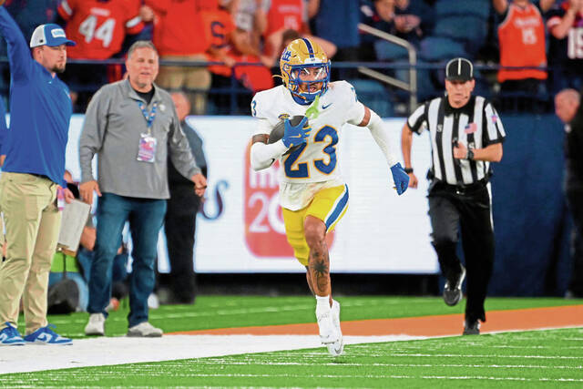 9079184_web1_gtr-PittFB-102325