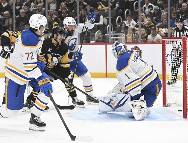 9080115_web1_ptr-PensSabres15-112725