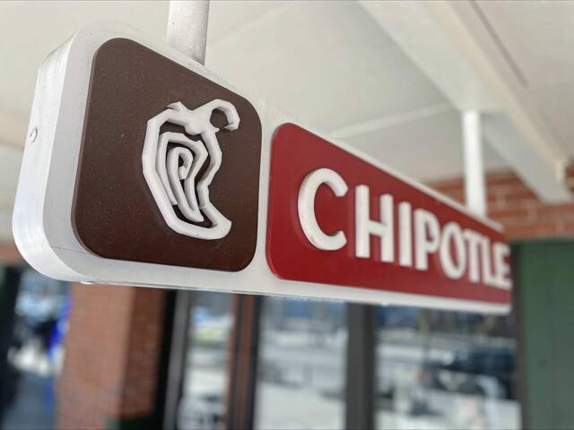 9080451_web1_PTR-Chipotle-restaurant-sign-Pittsburgh-2025