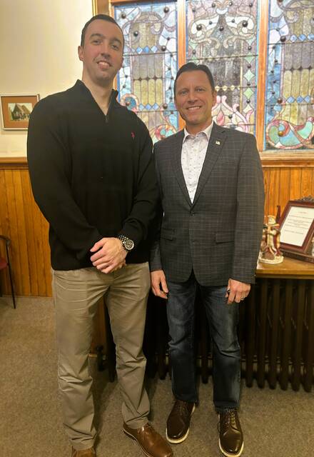 9080844_web1_tree-lighting-2