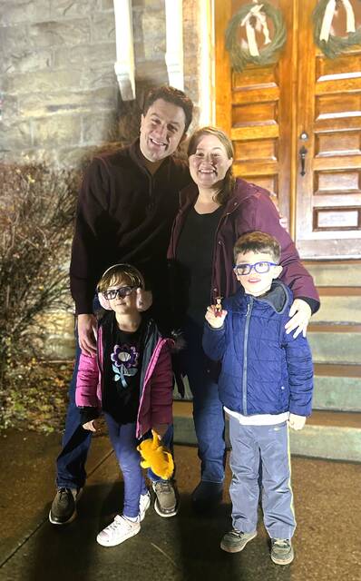 9080844_web1_tree-lighting-3