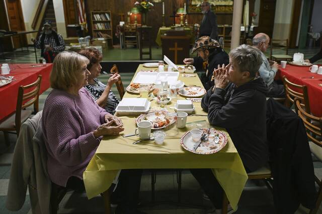 9081334_web1_vnd-turkeydinner001-112825