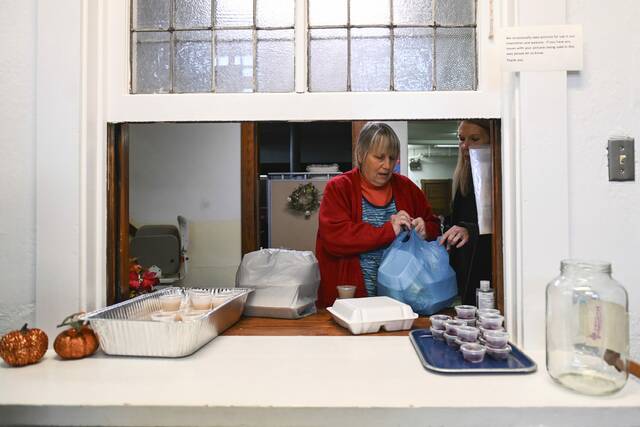 9081334_web1_vnd-turkeydinner002-112825