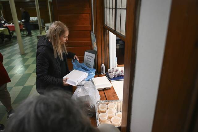 9081334_web1_vnd-turkeydinner003-112825