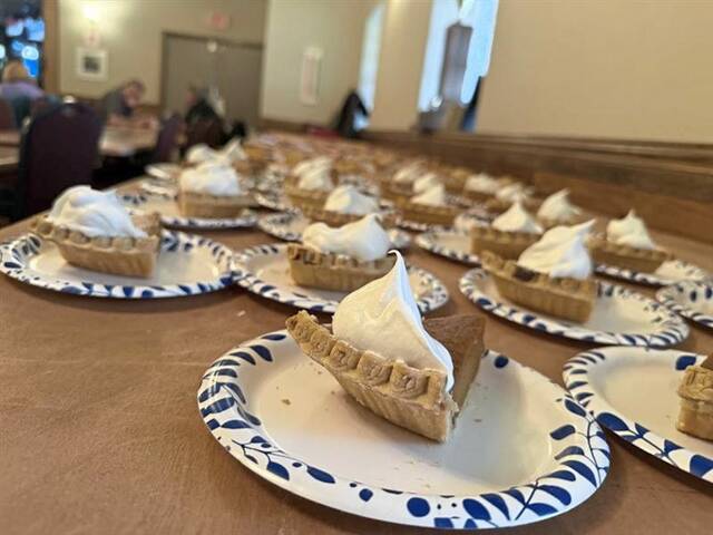 9081334_web1_vnd-turkeydinner10-112825