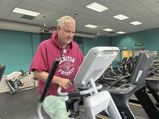 9081636_web1_Tom-Reed-exercises