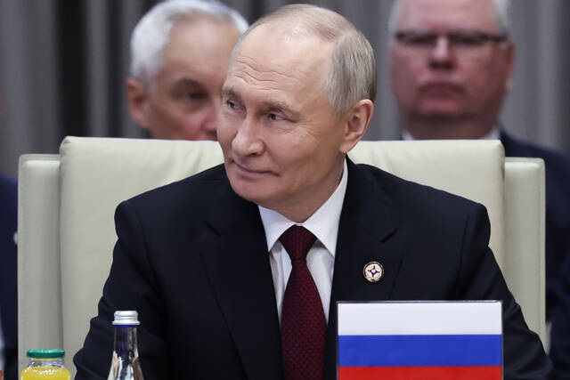 Putin sees U.S. peace plan as starting point as he warns Ukraine's army to withdraw