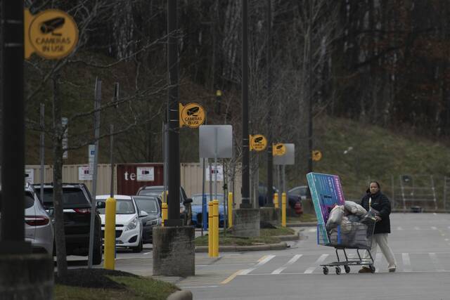 9083580_web1_VND-MillsShopping3-120125