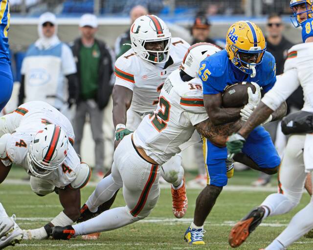 9085930_web1_gtr-Pitt2-113025