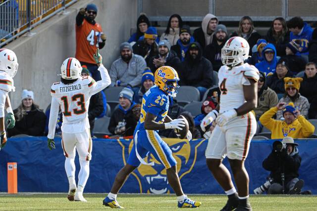 9085930_web1_gtr-PittMiami1-113025