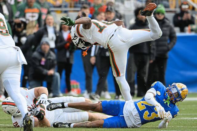 9085930_web1_gtr-PittMiami2-113025