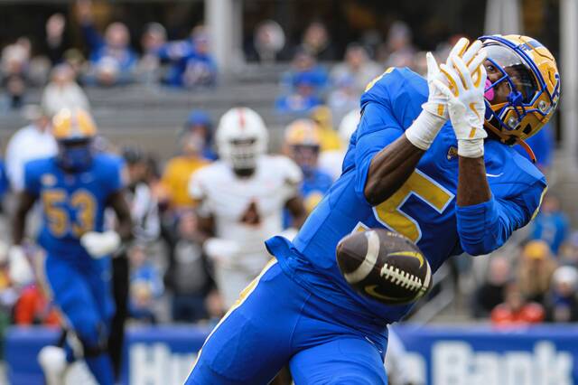 9085930_web1_gtr-PittMiami4-113025