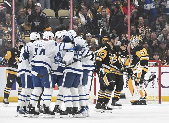 9085933_web1_ptr-PensLeafs01-113025