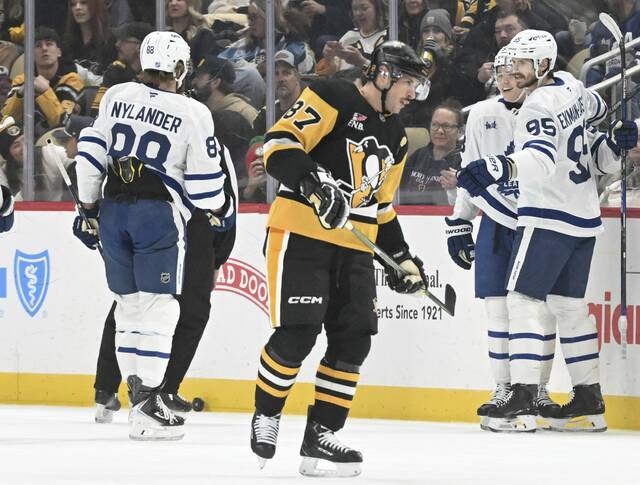 9085933_web1_ptr-PensLeafs03-113025