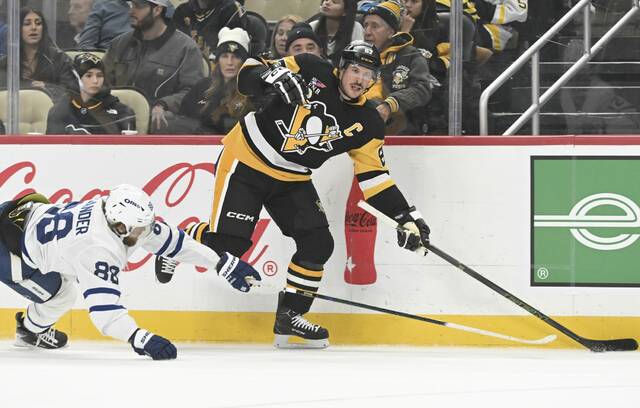 9085933_web1_ptr-PensLeafs04-113025