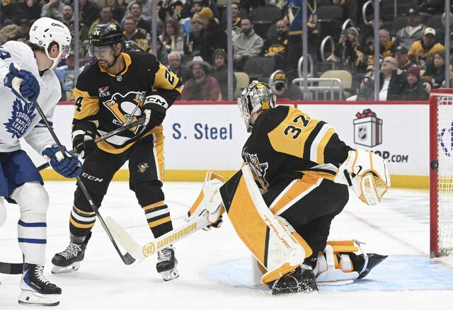 9085933_web1_ptr-PensLeafs05-113025