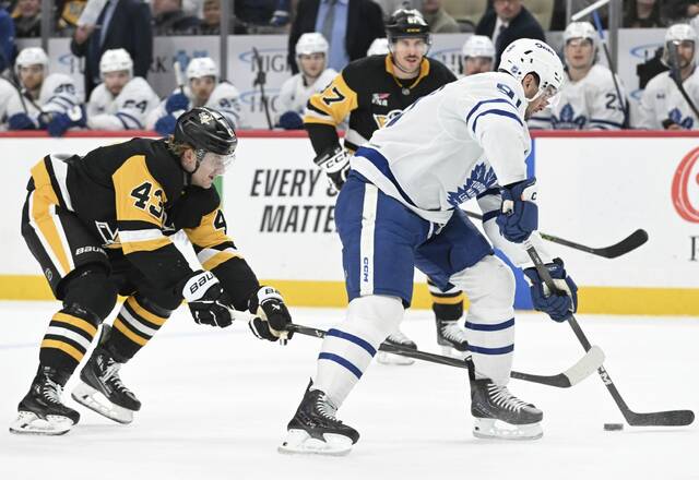 9085933_web1_ptr-PensLeafs08-113025