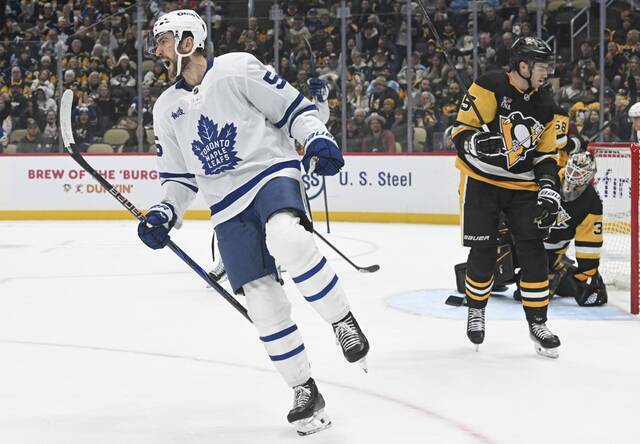 9085933_web1_ptr-PensLeafs11-113025