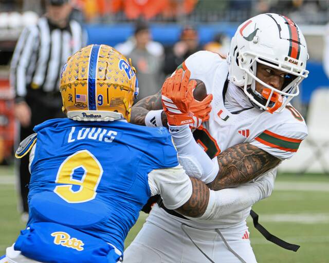 9086560_web1_gtr-PittMiami3-113025