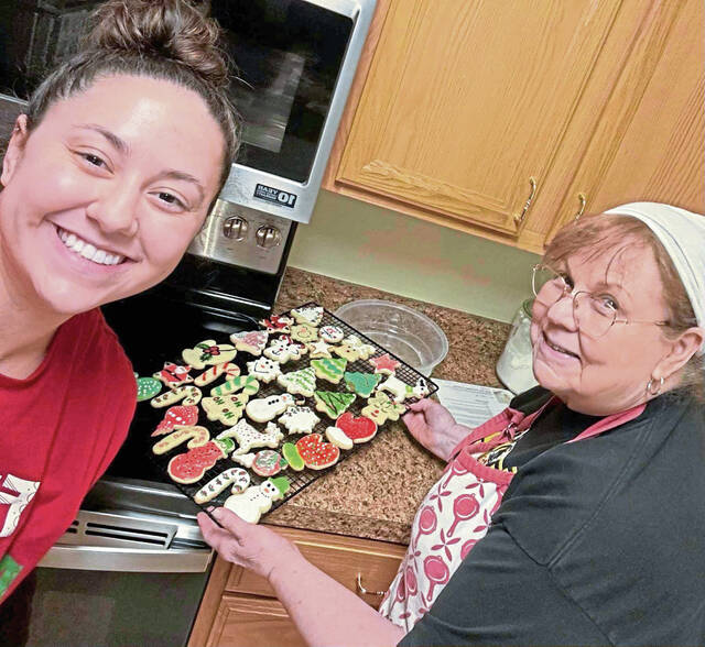 9001686_web1_gtr-CookieGrandma-Baking