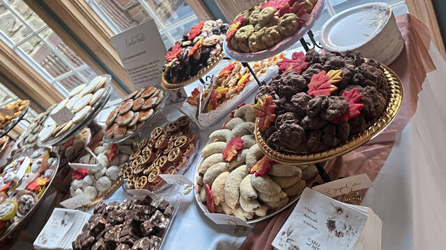 9001686_web1_gtr-CookieGrandma-Table-1-WEB