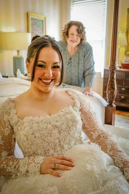 9001686_web1_gtr-CookieGrandma-Wedding-2