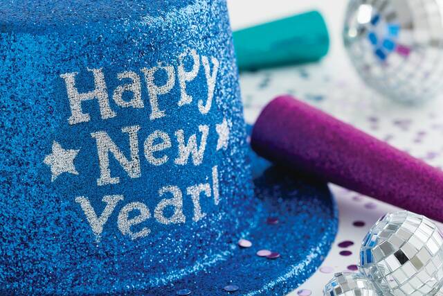 9034417_web1_ptr-HappyNewYear-121125