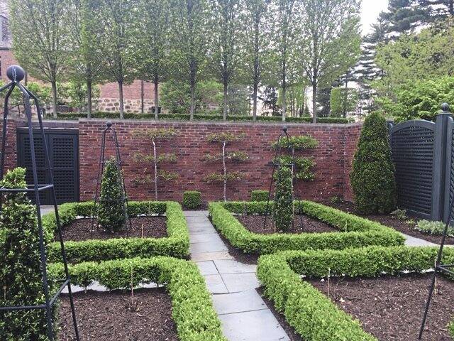 9056023_web1_sew-EliseSunkenGarden-1